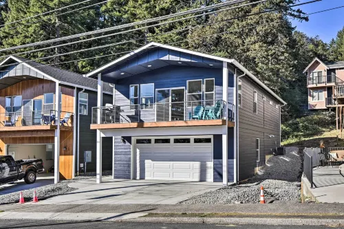 Stunning Stevenson Retreat w/ Mountain Views!