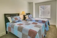 2 Mi to Zootah: Providence Townhome w/ Fireplaces - Parking