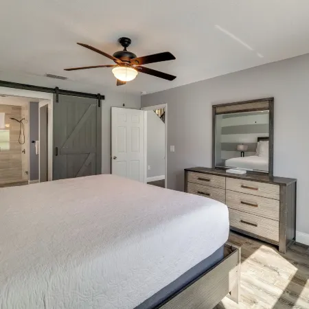 Private Pool & Hot Tub: Modern Davenport Home!
