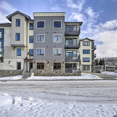 Newly Built Ski Condo w/ Hot Tub & Shuttle Access!