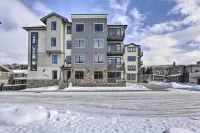 Newly Built Ski Condo w/ Hot Tub & Shuttle Access! - Balkoner