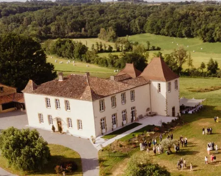 Château de Mauhic - 15th Century Hotels in Gers