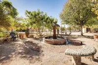 3 Mi to Dtwn Pahrump: Romantic Desert Oasis - WiFi