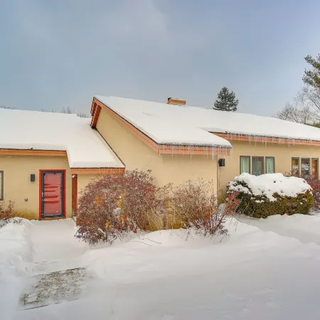Primely Located Dover Escape < 1 Mi to Mt Snow!