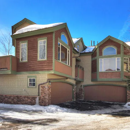 18 Autumn Brook 4 Bedroom Townhouse by RedAwning