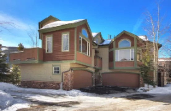 18 Autumn Brook 4 Bedroom Townhouse by RedAwning