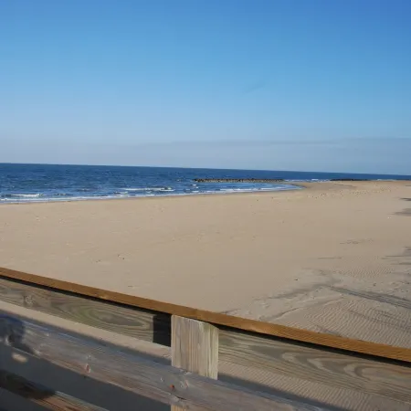 Cozy Suite - Pet Friendly, Beach Side 1 Bedroom Apts by RedAwning