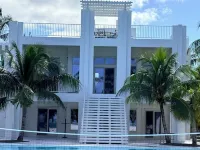 Calm Waters – Private 6BR Beachfront Villa w/ Pool & Rooftop View - North Caicos