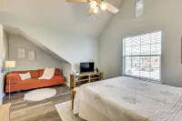 Central College Station Townhome w/ Community Pool - Apartments