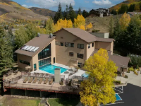 แมริออทส์ สตรีมไซด์ ดักลาส ที่เวล โรงแรมในเวล