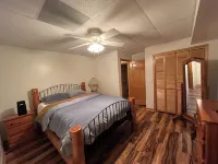 Private, 5 Star Mtn. Home. Amazing LR Views, Hot Tub, 2 Decks, & Game Room!