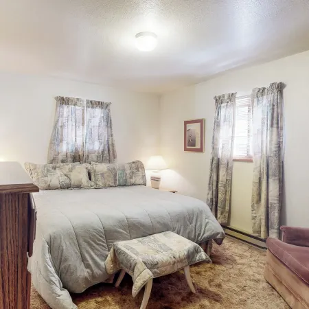 2BR Mountain Cabin w/ Scenic Views & Wood Stove