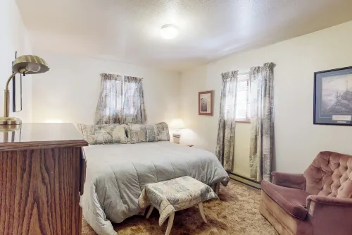 2BR Mountain Cabin w/ Scenic Views & Wood Stove - 3 étoiles