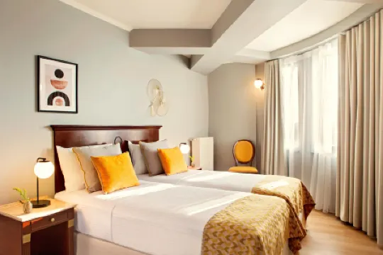 Zeus Essence Bucharest Venezia