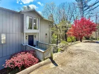 2 Bedroom Highlands Home with Fireplace and Mountain Views - Country Houses