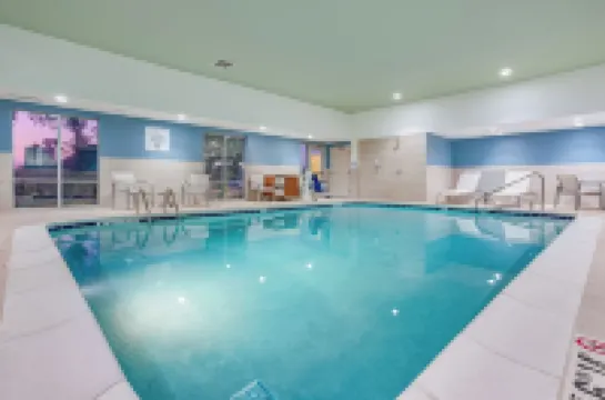 ホリデイ イン エクスプレス & スイーツ エルクハート ノース by IHG エルクハートのホテル