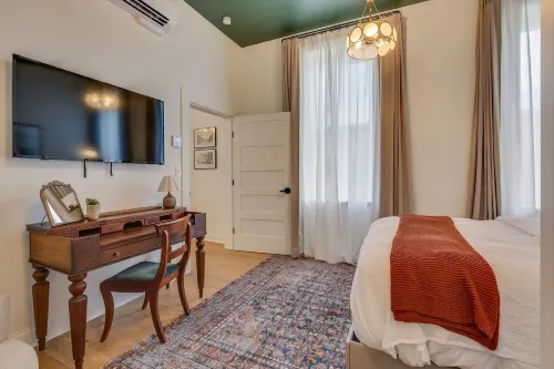 The Downtown Post The Brady Suite