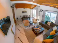 Scenic 2BR Mountain Cottage - Homestays