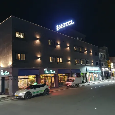 Jumunjin Hong Motel Отели рядом с достопримечательностью «Библиотека «Сунджу»»