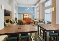 Hampton Inn & Suites Greenfield - parking
