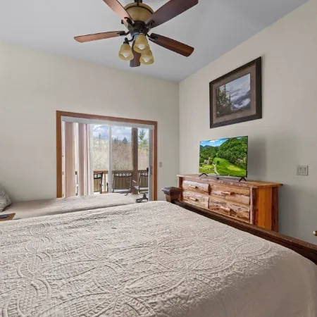 Resort Condo with Poker Table, 6 Beds and 1 Dog Permitted!