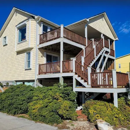40 STEPS to the beach. 4bdrm home, dog friendly, decks, ocean views