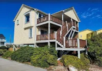 40 STEPS to the beach. 4bdrm home, dog friendly, decks, ocean views - 2-Star