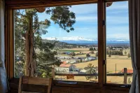 Mountain View Cabin Oasis near Smith Rock on Multi-acre Property, Dog-Friendly!