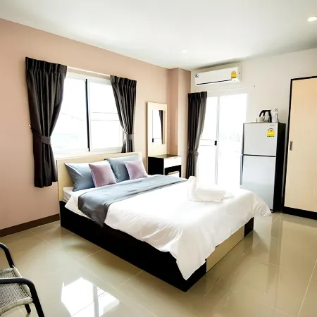 At Ease Hotel Suvarnabhumi Отели рядом с достопримечательностью «Big C Банг Пли»