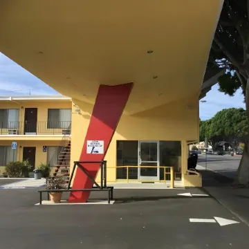 Astro Pasadena Hotel