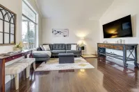 Patio Oasis! Contemporary Tacoma Hideout - Kitchen