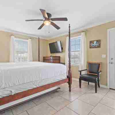 Lazy Dayz by Vacation Homes Collection Rooms