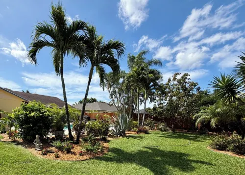 Tropical Oasis ~ Game Room ~ Spectacular Gardens ~ Heated 32' Saltwater Pool