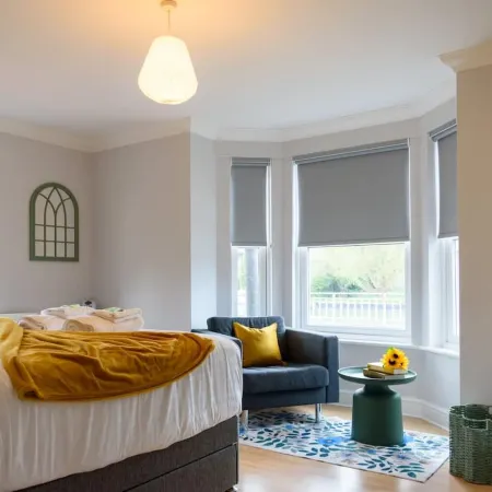 Riverside GEM 6BR With River View NR City Centre