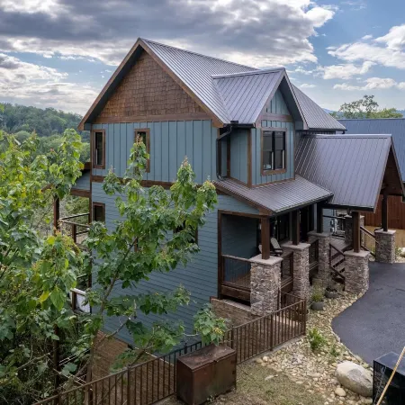 New Lux 4 King Suites | GameRm | Hot Tub | Views