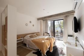 Cbmona Suites