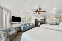 Beachfront Studio Condo - Top of the Gulf 317 - Apartments