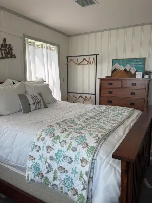 Newly renovated kitchenette. The Cozy cottage at the Marion County Lake.