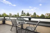 Comfortable 2 Bed Stay With Parking - 3-Star