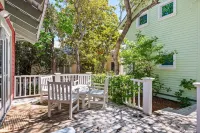 Beautiful Original Seaside Cottage + Swim & Tennis Club: Sleeps 6