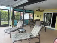 Waterfront single home rental with private lanai, heated pool, and hot tub! Hotels in Venice Gardens
