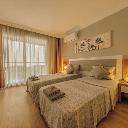 Novis Hotel Cleopatra Отели рядом с достопримечательностью «Пляж Клеопатра»