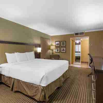 Royal Sun Inn & Suites Rooms
