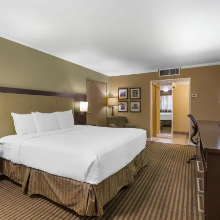 Royal Sun Inn & Suites