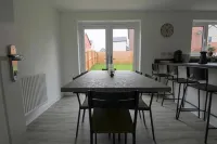 The Haven – Modern 4-Bed Home with Garden