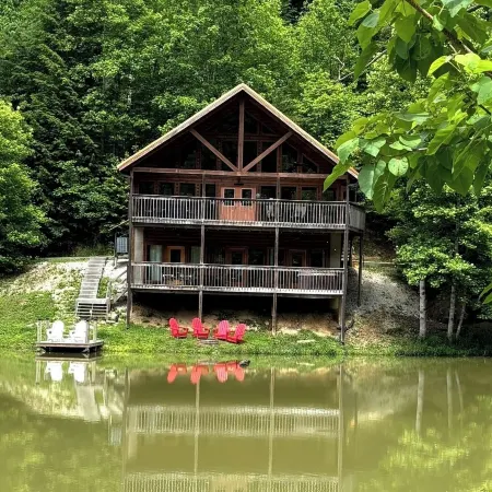Hot Tub!!! 2 Large Decks on Spirit Lake