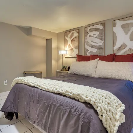 Retreat w/ Yard Near NYC & Metlife Stadium!