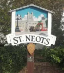 River House 2Br 1 Bathroom Downstairs Toilet Parking St Neots Town Centre - Park Yeri