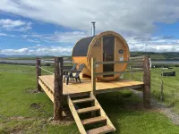 The Lazy Llama Shepherd Hut & Sauna Farm Stay - 2-Star