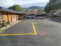 The Trail's End - parking